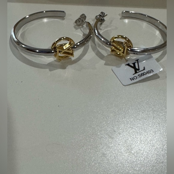 New with tag LV hoop earnings Louis Vuitton earrings - Picture 1 of 7